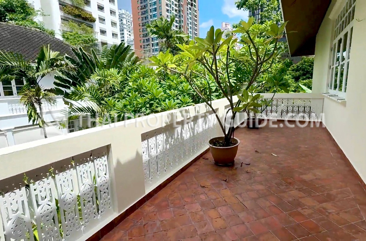 House with Private Pool in Sukhumvit 